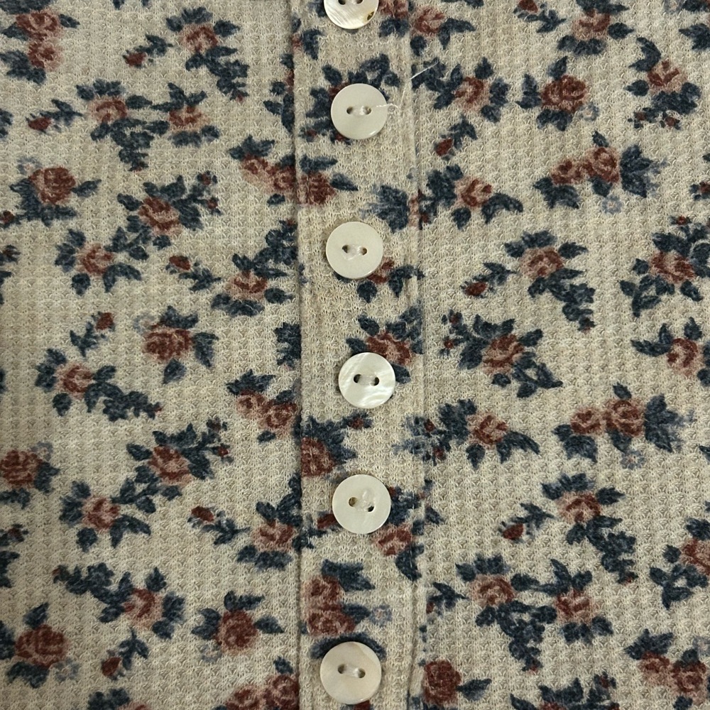Floral Button-Front Tank Top - Picture 4 of 4
